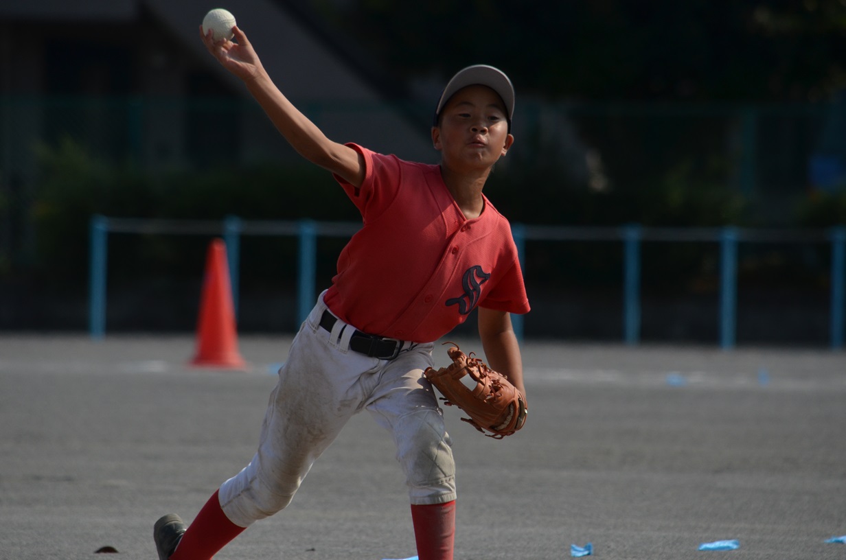 
4回 無失点、毎回の7奪三振！　ナイスピッチングでした！　被安打は先頭打者の1本のみ、四球も1個だけ、惜しかったー！
