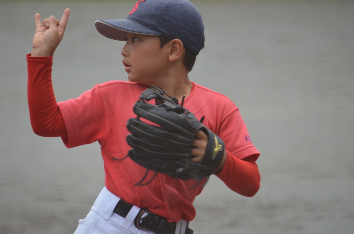 
ライトフライのナイスキャッチ 2回に、相手チームも称賛のライトゴロも2つ！　今日の主役でしたね！
