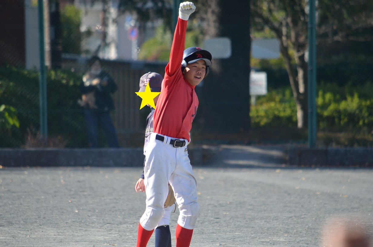 
先制された直後、同点に追いつくタイムリーツーベースヒット炸裂ーーー！　ナイスバッティングでした！
