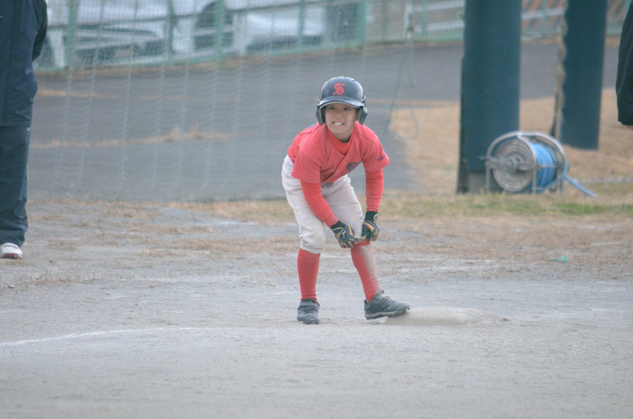 
スリーベースヒット！　今日はこれだけでしたが意地の一打でしたね！　ナイスバッティングでした！
